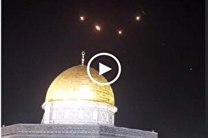 شاهد | الصواريخ الإيرانية تحلق فوق قبة الصخرة في القدس