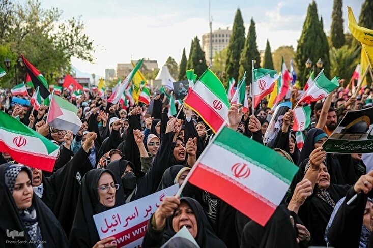 تقرير مصور | فرحة الشعب الإيراني بعملية "الوعد الصادق" ضد الكيان الصهيوني