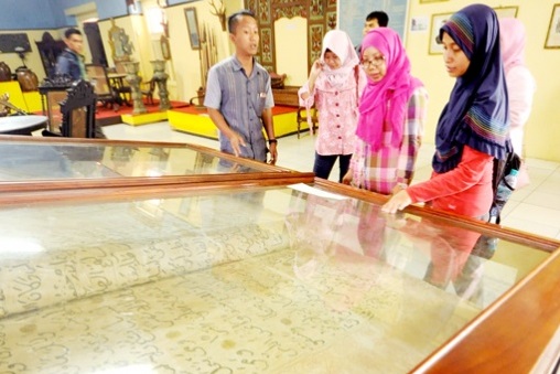 Sumenep Palace Museum Hosts a Giant Quran