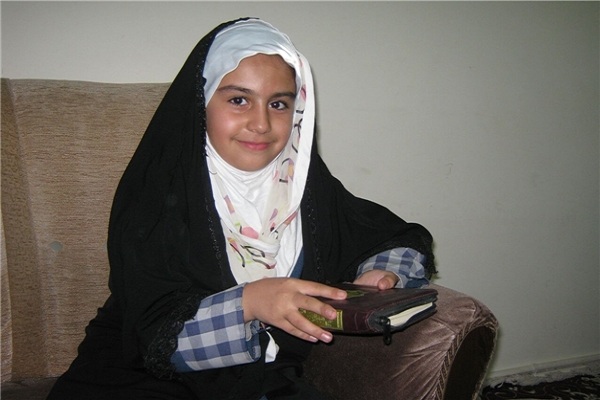 Iran’s Hosseini to Leave for Dubai to Attend Int’l Quran Contest for Female Memorizers