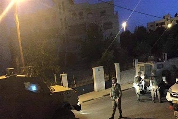 Zionist Regime Forces Detain 14 Palestinians in Raids