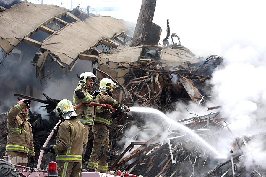 Tercer día de labores de rescate entre los escombros del edificio Plasco