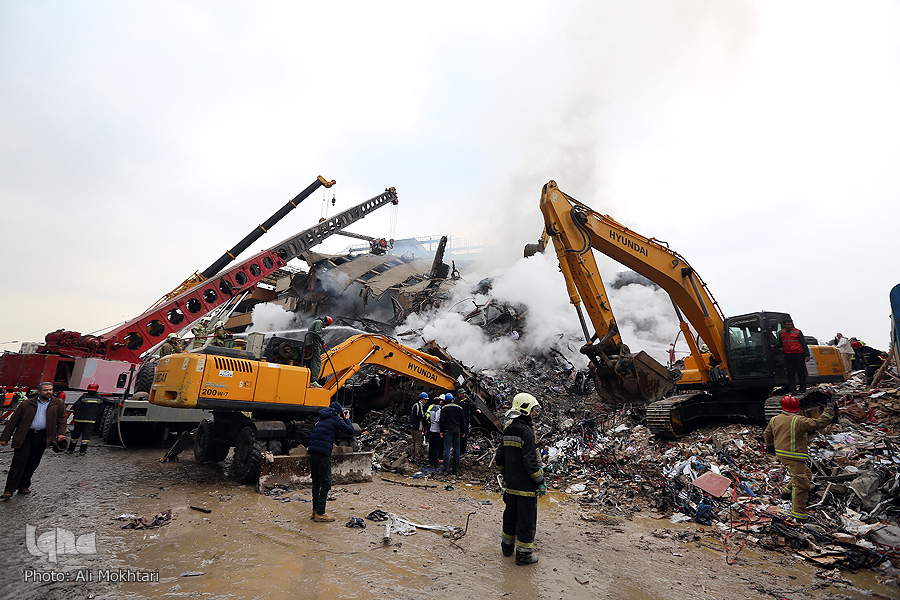 Tercer día de labores de rescate entre los escombros del edificio Plasco