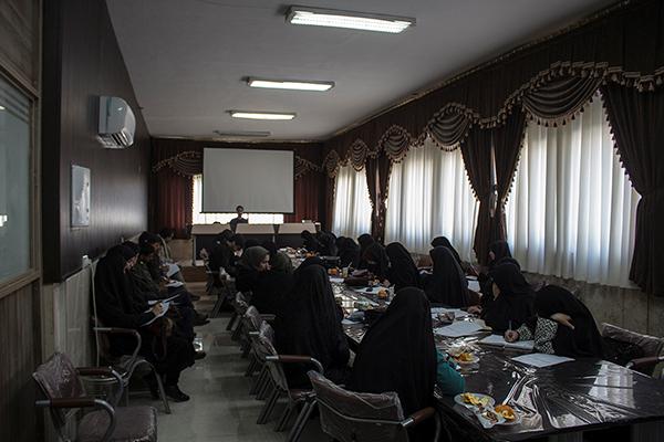 کارکنان و اعضاء دارالقرآن‌کریم اصفهان خبرنگار افتخاری ایکنا می‌شوند