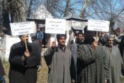Kaum Muslim Membuka Kembali Kuil Umat Hindu di Kashmir
