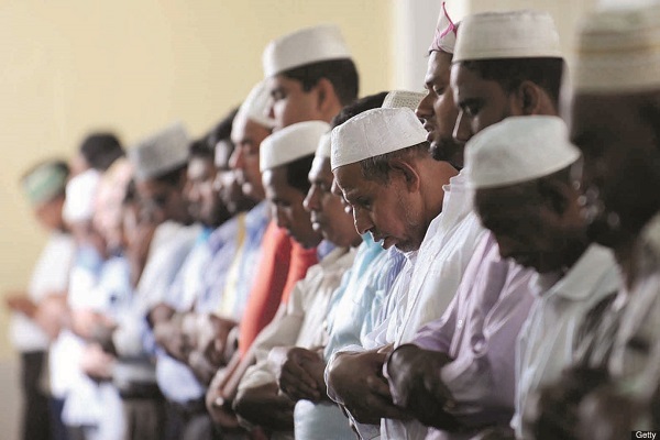 Bulan Mengkhatamkan Alquran dan Iktikaf di Masjid