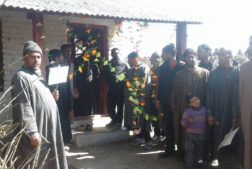 Müslümanlar Hindu tapınağını Keşmir'de yeniden açtı + fotoğraf