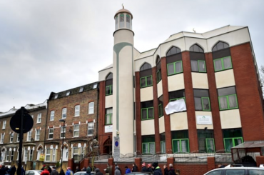 برطانیہ؛ مسجدوں کے دروازے سب پر کھول دیے گیے