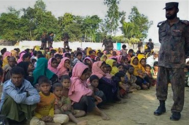 五万罗兴亚穆斯林从缅甸逃往孟加拉国