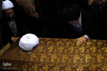 阿亚图拉哈希米•拉夫桑贾尼的葬礼在德黑兰大学举行
