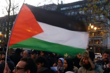 美国驻布鲁塞尔大使馆前竖起巴勒斯坦国旗