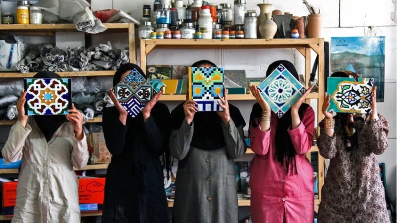 伊朗瓷砖厂，传统波斯文化继承
