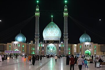 Imam Sadiq Martyrdom Anniversary Mourned at Jamkaran Mosque