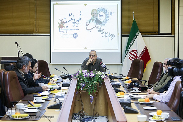 فرزندان از اخلاص پدر و شاگردان از نفس گرم استاد می‌گویند + عکس