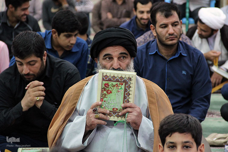 مراسم قرائت قرآن به یادبود شهید محسن حججی در مسجد جامع نجف آباد