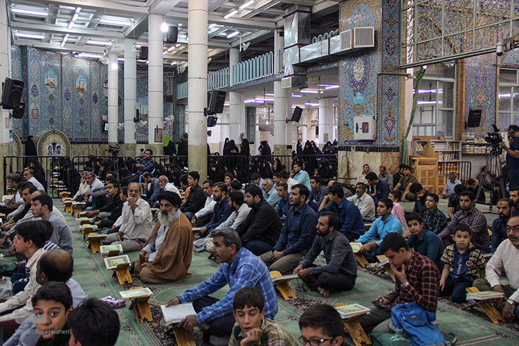 مراسم قرائت قرآن به یادبود شهید محسن حججی در مسجد جامع نجف آباد