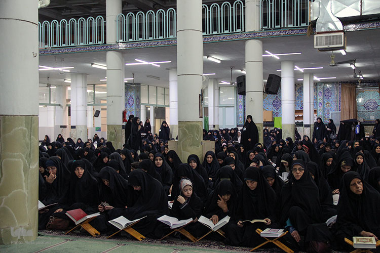 مراسم قرائت قرآن به یادبود شهید محسن حججی در مسجد جامع نجف آباد