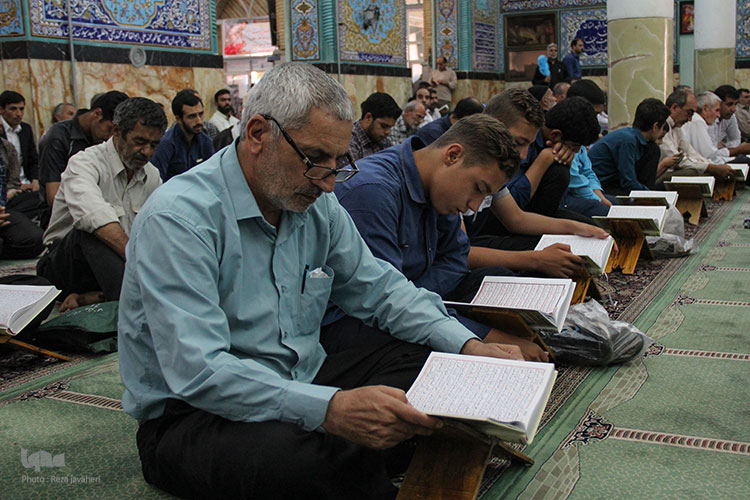 مراسم قرائت قرآن به یادبود شهید محسن حججی در مسجد جامع نجف آباد