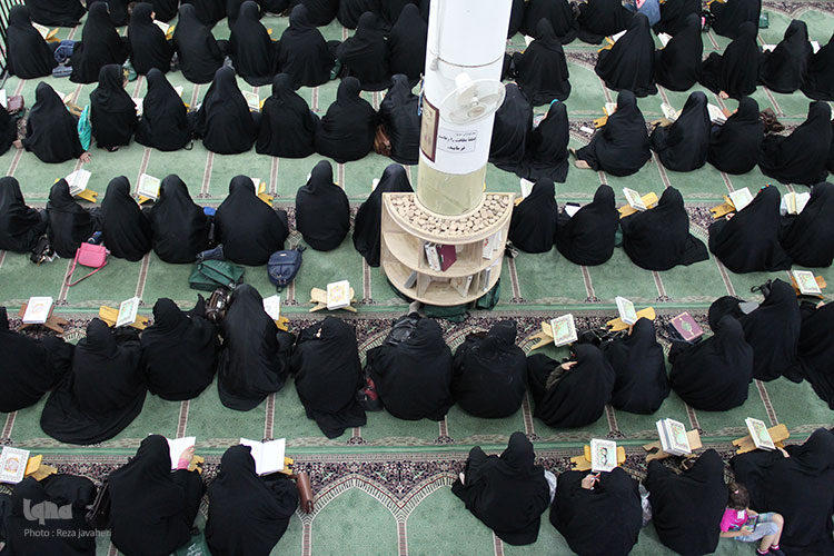 مراسم قرائت قرآن به یادبود شهید محسن حججی در مسجد جامع نجف آباد