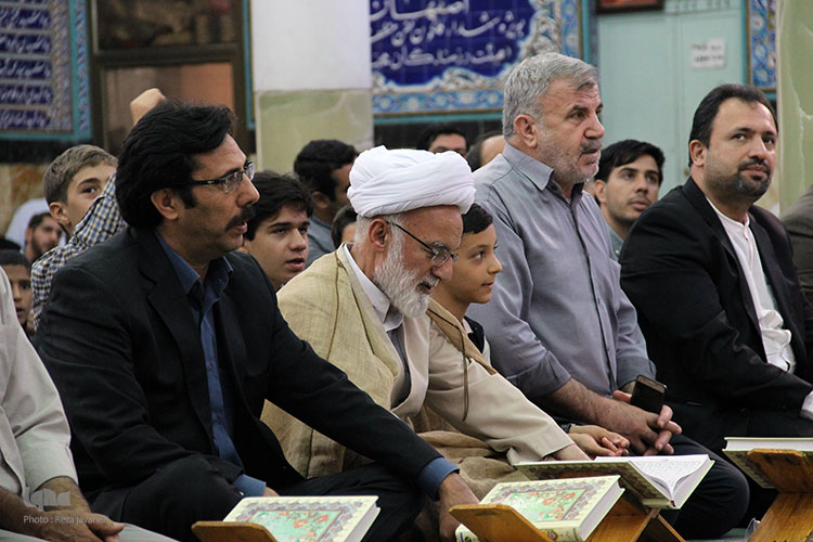 مراسم قرائت قرآن به یادبود شهید محسن حججی در مسجد جامع نجف آباد
