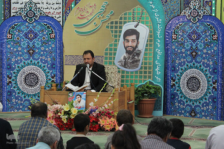 مراسم قرائت قرآن به یادبود شهید محسن حججی در مسجد جامع نجف آباد