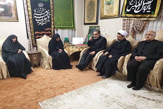 دیدار امام جمعه و استاندار کرمان با خانواده سردار سلیمانی