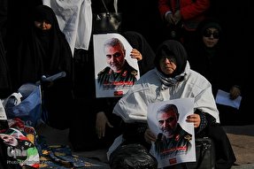 وداع حزن‌انگیز مردم مشهد با شهید سردار سلیمانی