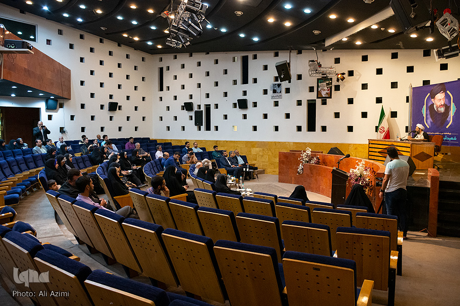 بزرگداشت شهید آیت الله بهشتی در کتابخانه مرکزی اصفهان