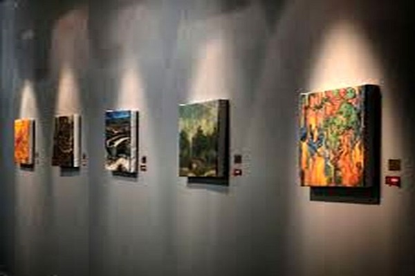 آثار هنری نفیسی، نیاز به‌ تامل دارد