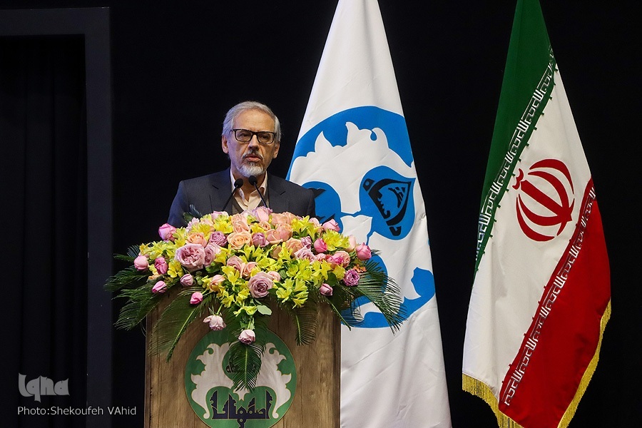 توجه به عامیلت و حریت انسان در منظومه فکری حضرت علی(ع)