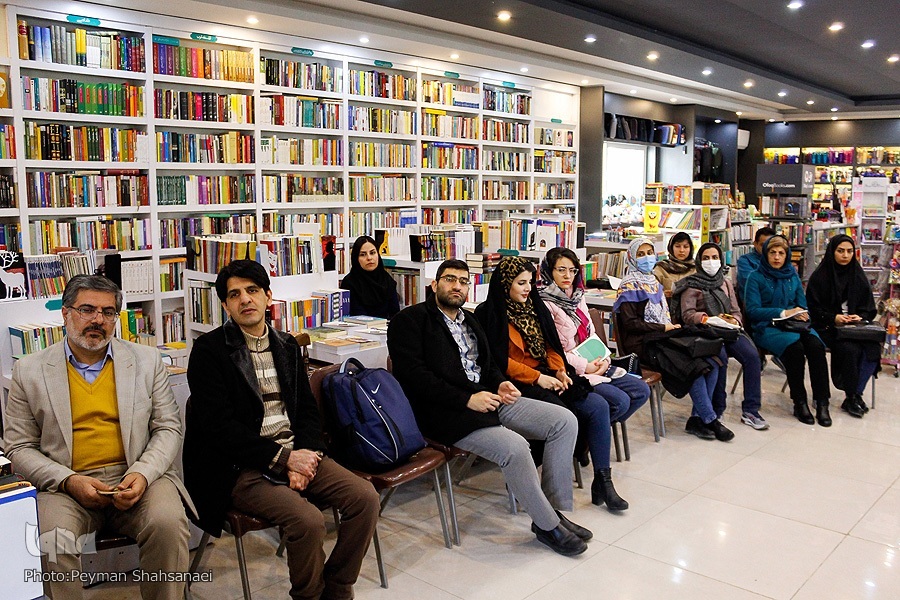 نشست گفت‌وگو درباره کتاب جامعه مصرفی