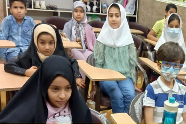 آموزش روخوانی به کودکان ماهشهری در مؤسسه خاتم‌الانبیاء(ص)