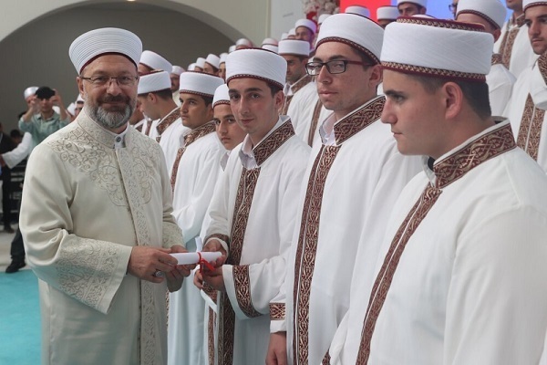 برگزاری مراسم فارغ‌التحصیلی 72 حافظ قرآن در ترکیه