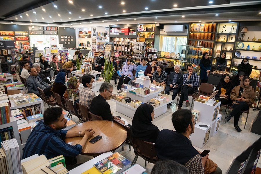 نشست گفت‌وگو درباره کتاب ادبیات و دفاع از سیاره زمین