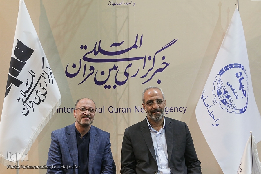 حضور فرماندار اصفهان در غرفه خبرگزاری ایکنا در نوزدهمین نمایشگاه قرآن و عترت اصفهان