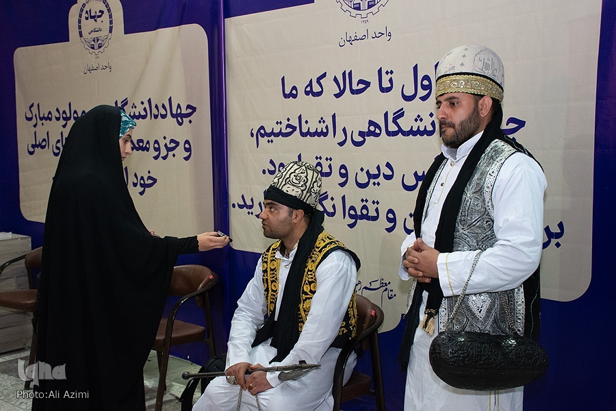 اجرای مداحی در نوزدهمین نمایشگاه قرآن و عترت اصفهان