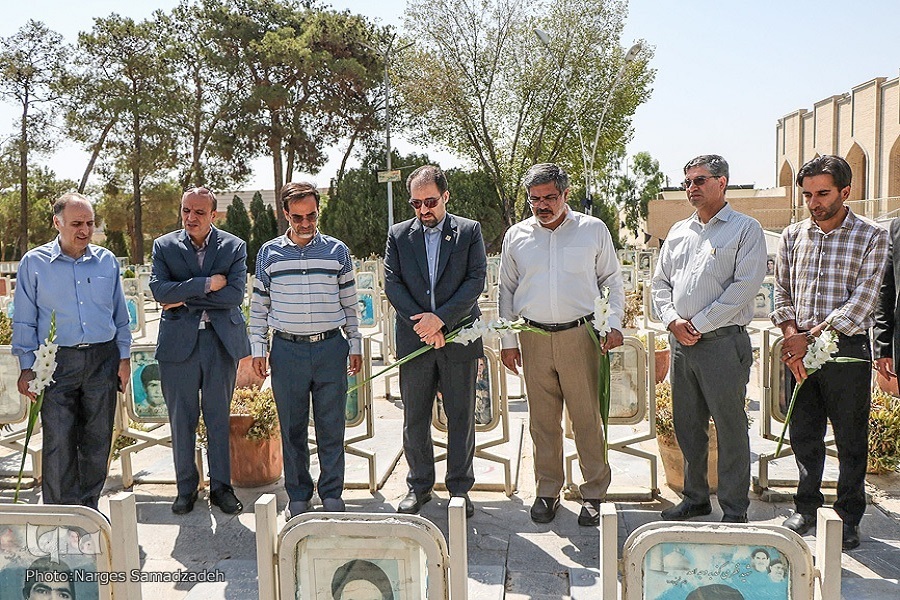 تجدید میثاق اعضای واحدهای جهاددانشگاهی در اصفهان با آرمان‌های شهدا