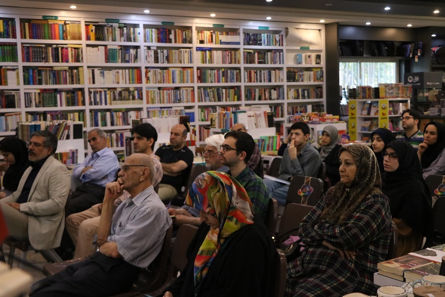 نشست گفتوگو درباره کتاب «تراژدی جهان اسلام» نشست گفتوگو درباره کتاب «تراژدی جهان اسلام»