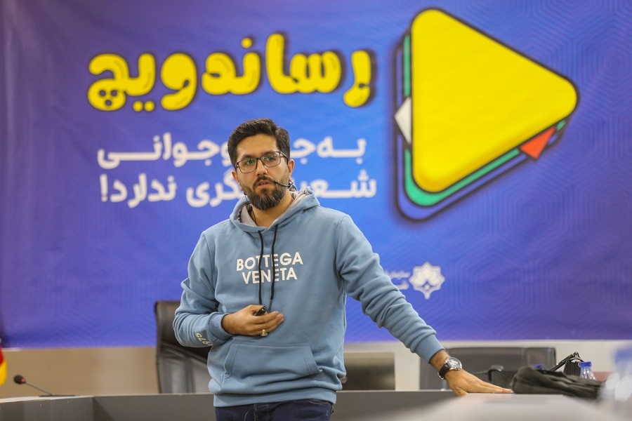 شایان فخاری مدرس سواد رسانه شایان فخاری مدرس سواد رسانه