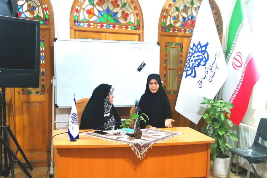 نشست نقد و بررسی کتاب «هفته چهل و چند» در حوزه هنری کاشان