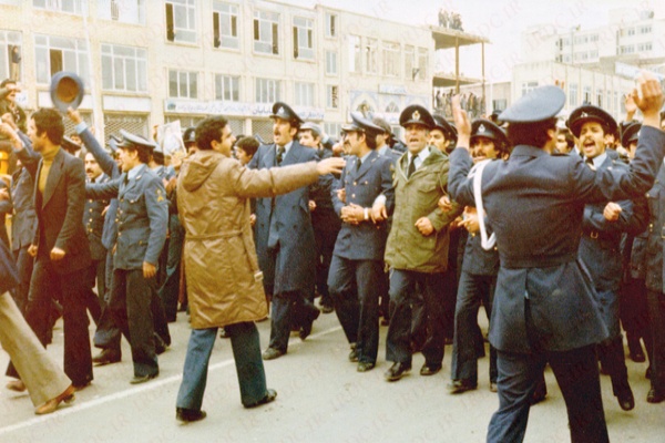 حمله گارد شاهنشاهی به پادگان دوشان‌تپه
