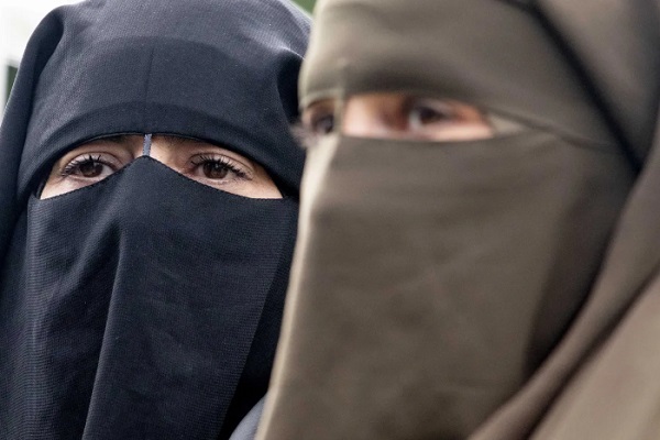 پوشیدن نقاب در اماکن عمومی قرقیزستان ممنوع شد