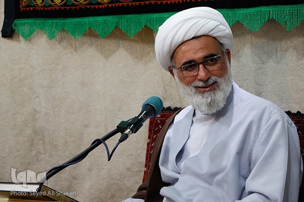 روزه، قرآن و دعا باید ما را به حرکت وادار کند