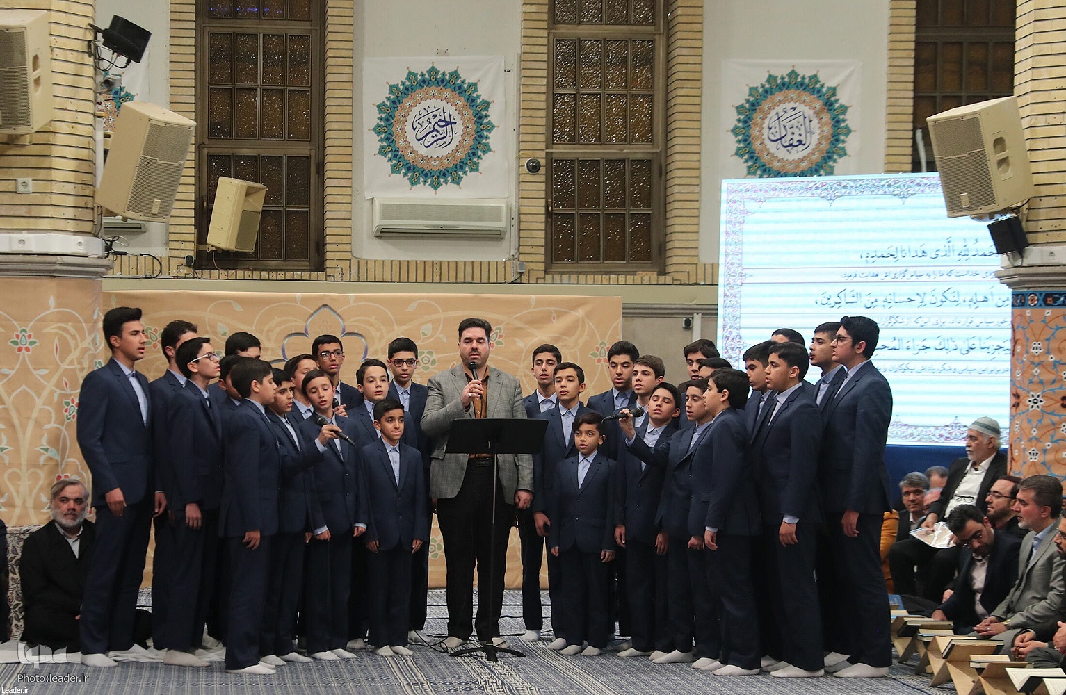 اجرای گروه تواشیح نوجوانان مؤسسه بینه در حسینیه امام خمینی(ره)