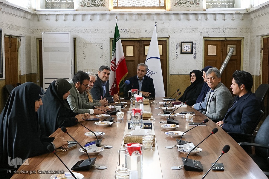 نشست گفت‌وگو با هیئت‌رئیسه دانشگاه هنر اصفهان