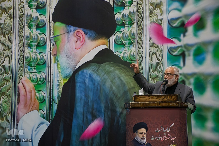 مرتضی بختیاری رئیس کمیته امداد امام خمینی(ره) در آیین گرامیداشت شهدای خدمت در گلستان شهدای اصفهان