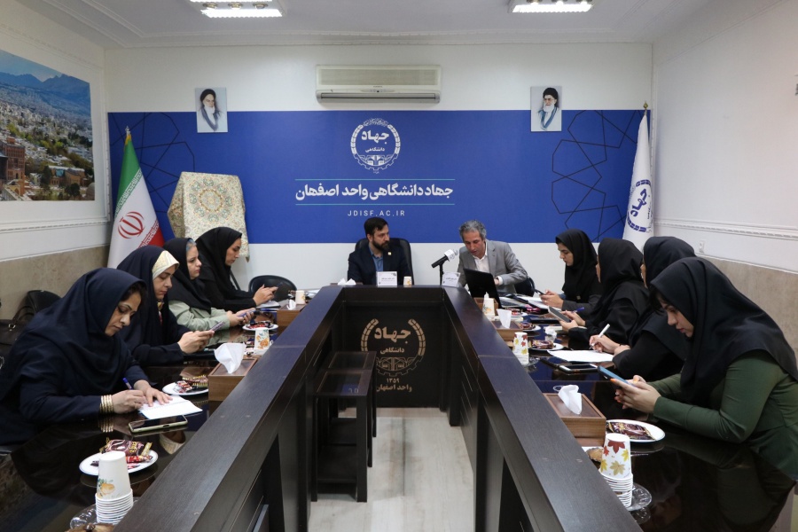 نشست خبری پنجمین دوره جایزه منطقه‌ای دانشجویی داستان کوتاه زاینده‌رود