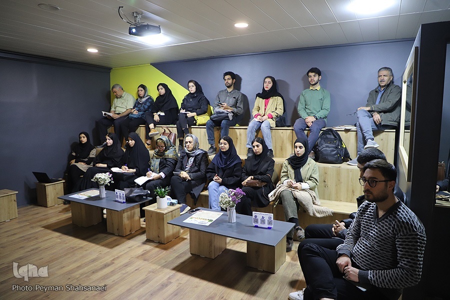 نشست نقد و بررسی داستان «مسخ» در جهاددانشگاهی واحد اصفهان