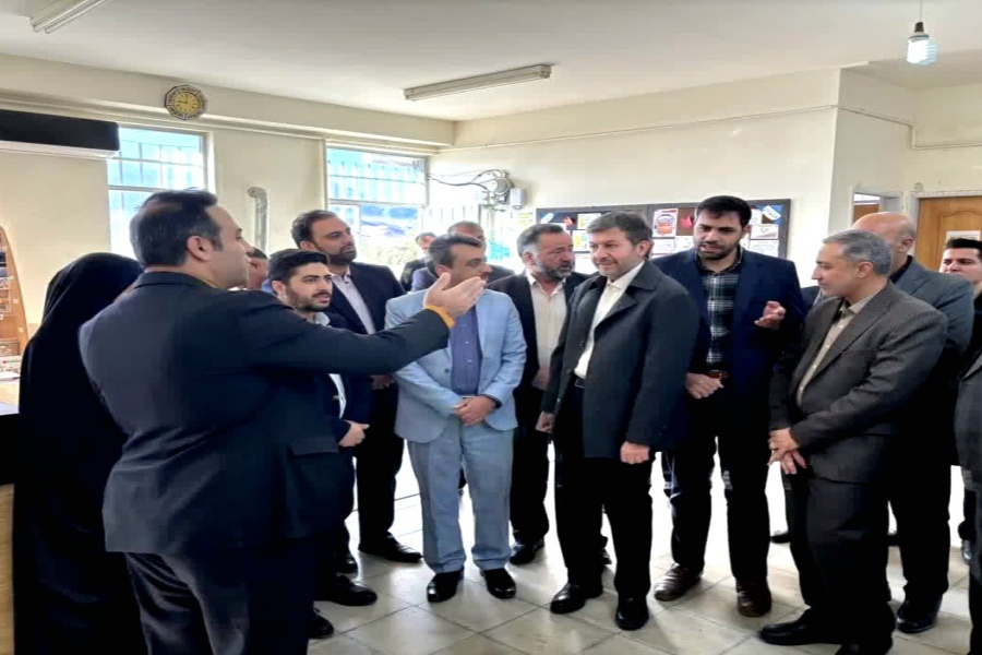 بازدید استاندار اصفهان از کتابخانه عمومی روستای علوی کاشان