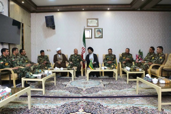 دیدار امام جمعه کاشان با گروه ۸۴۰ موشکی نیروی زمینی ارتش